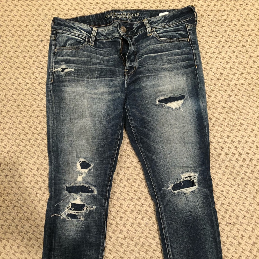 Distressed American Eagle jegging